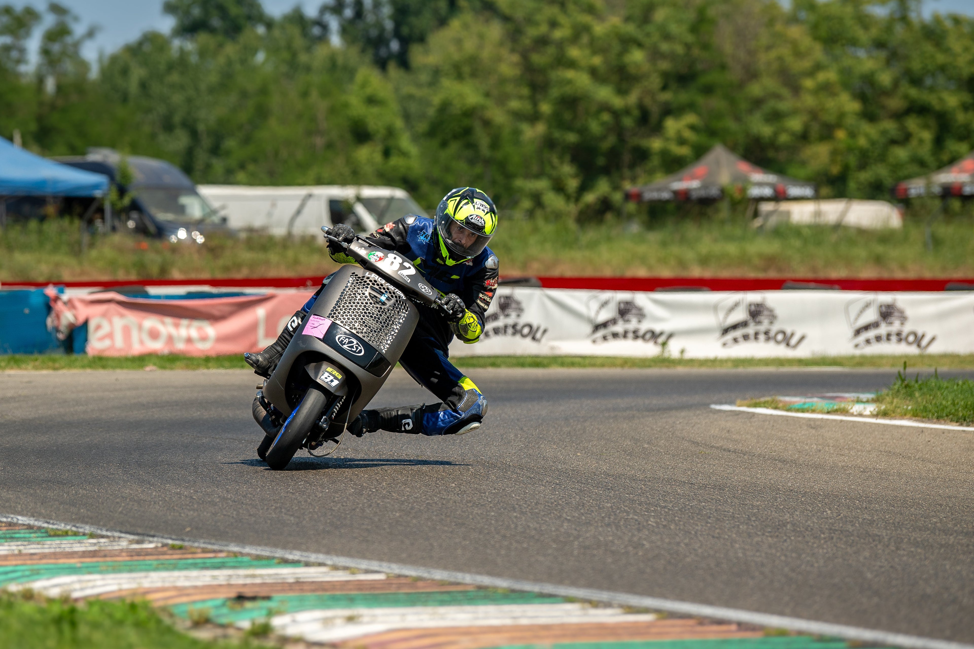 scootergrigio2305