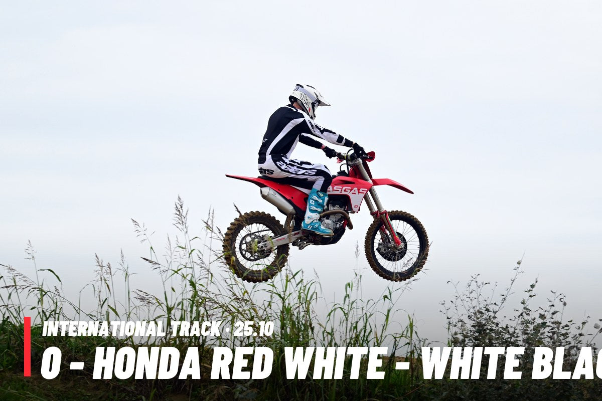 0 - HONDA RED WHITE - WHITE BLACK SUITE (WHITE BLACK HELMET) · 0 PACCHETTO – tutte le tue foto del 25/10