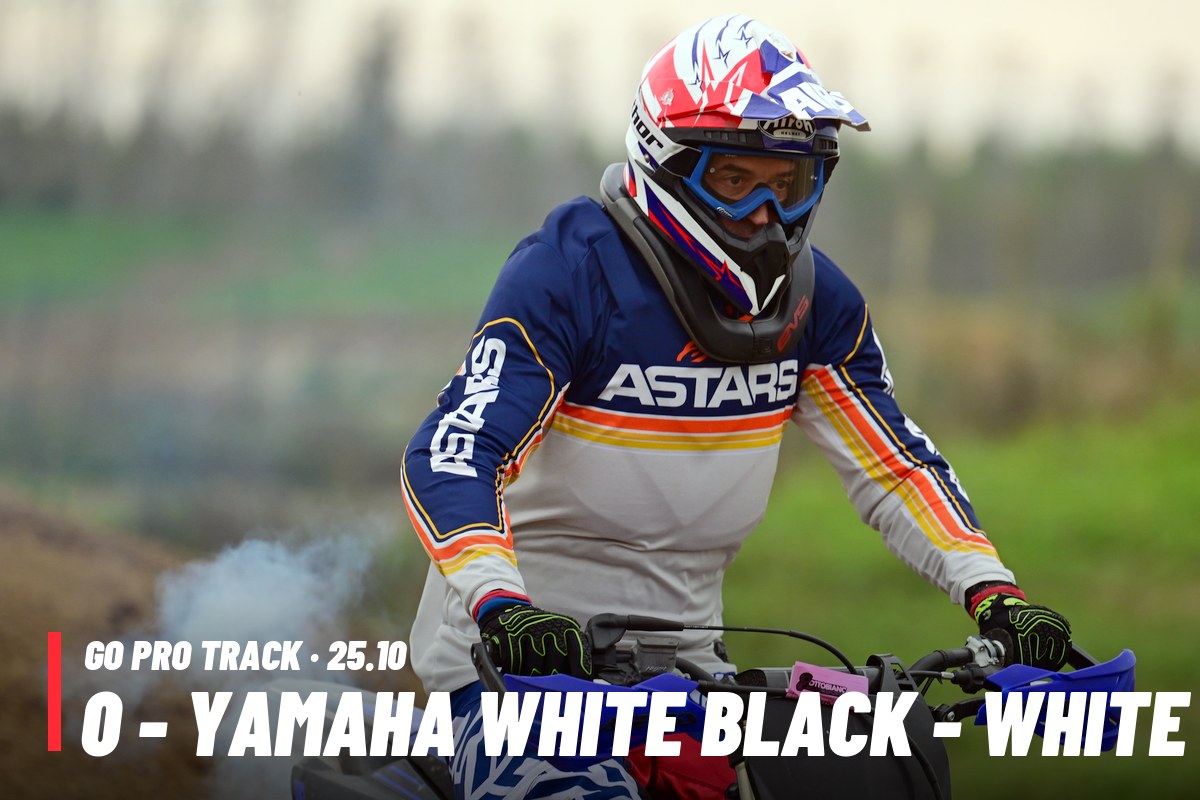 0 - YAMAHA WHITE BLACK - WHITE RED SUITE (WHITE RED HELMET) · 0 PACCHETTO – tutte le tue foto del 25/10