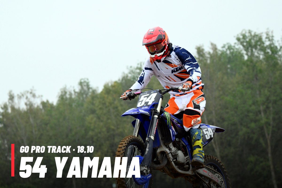 54 YAMAHA · 0 PACCHETTO – tutte le tue foto del 18/10