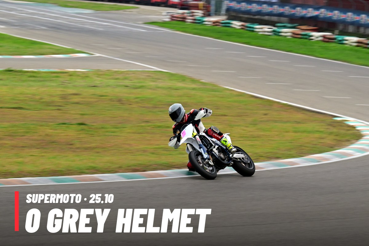 SUPERMOTO 0 GREY HELMET · 0 PACCHETTO – tutte le tue foto del 25/10