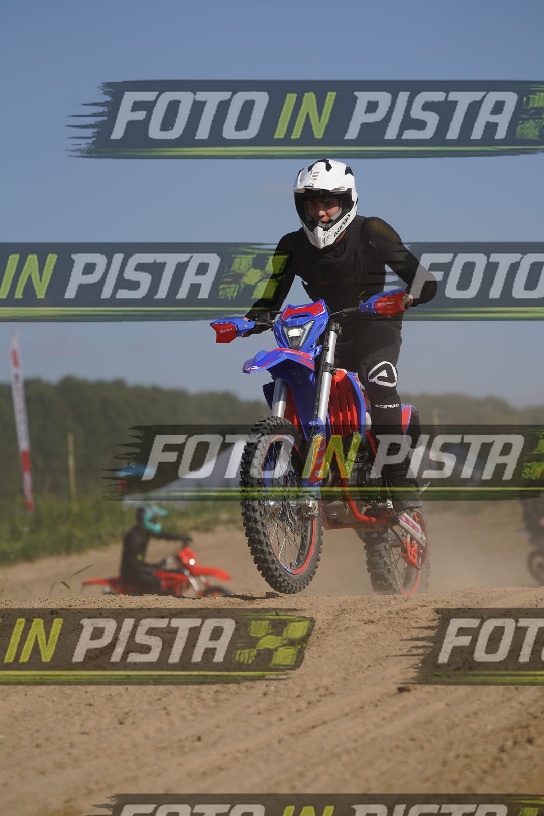 EICMA 19-09 15:00-16:00 · DOS00110