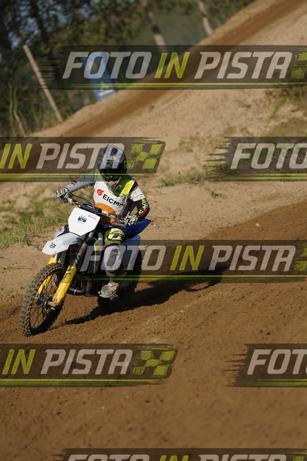 EICMA 19-09 17:00-18:00 · DOS01017
