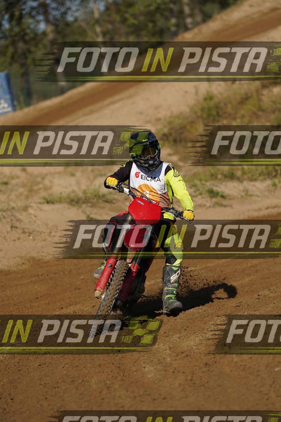 EICMA 19-09 17:00-18:00 · DOS01025