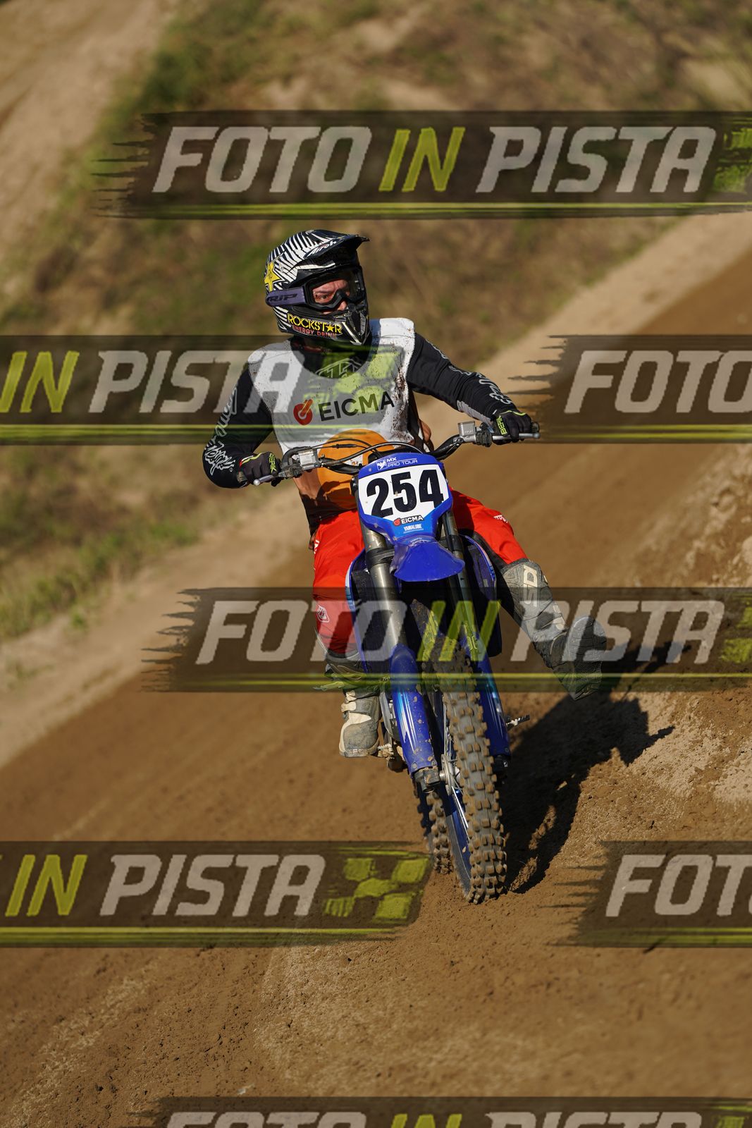 EICMA 19-09 17:00-18:00 · DOS01033