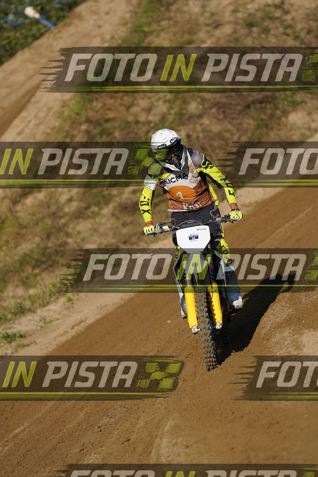 EICMA 19-09 17:00-18:00 · DOS01036