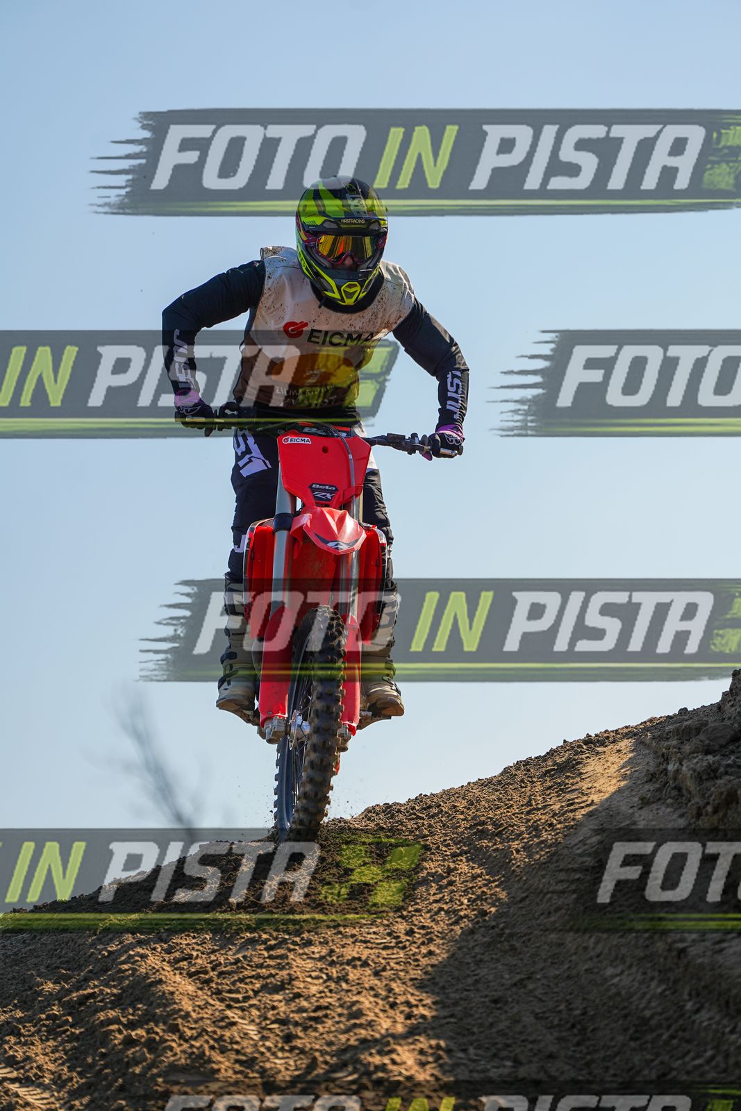 EICMA 19-09 17:00-18:00 · DOS01049
