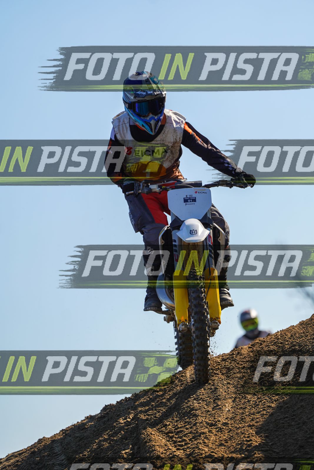 EICMA 19-09 17:00-18:00 · DOS01071