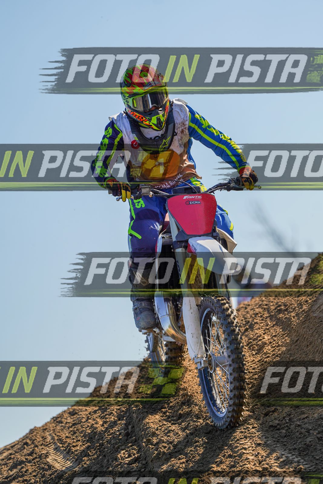 EICMA 19-09 17:00-18:00 · DOS01077
