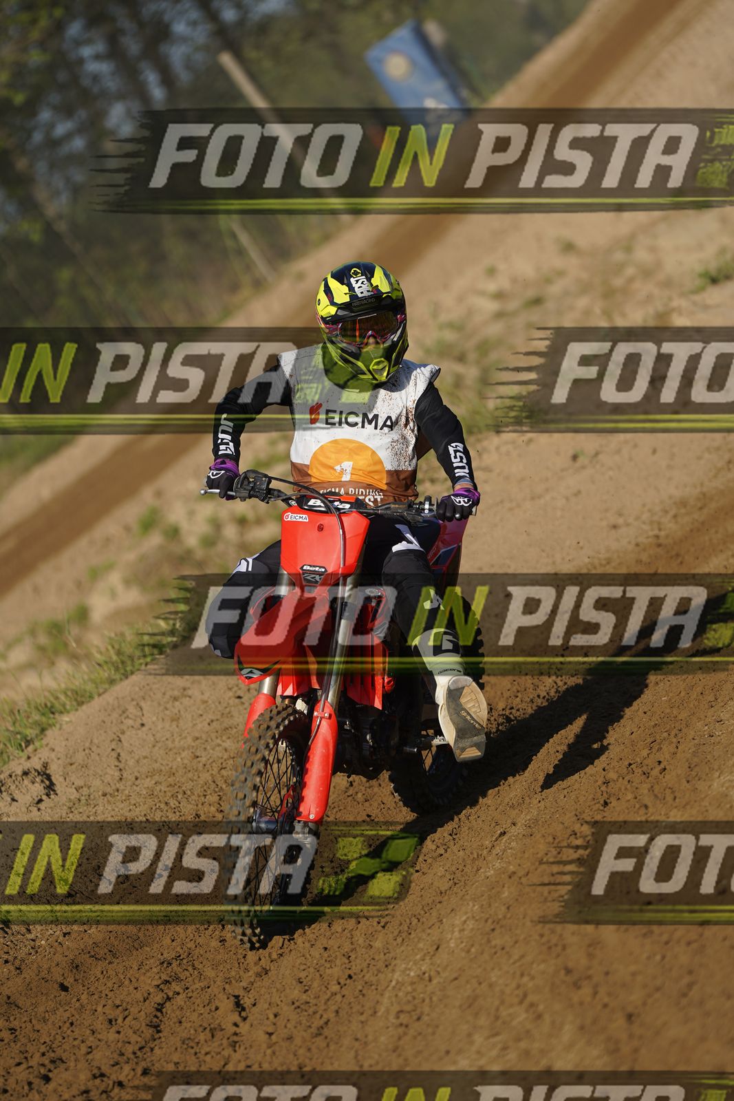 EICMA 19-09 17:00-18:00 · DOS01100