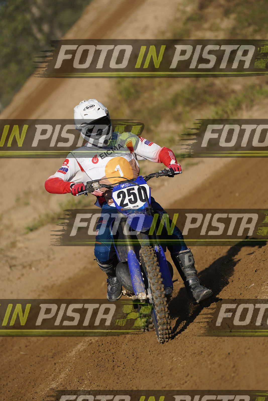 EICMA 19-09 17:00-18:00 · DOS01104