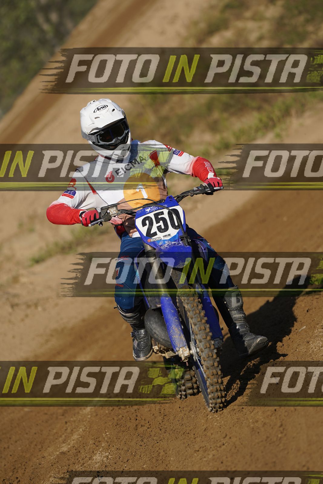 EICMA 19-09 17:00-18:00 · DOS01105
