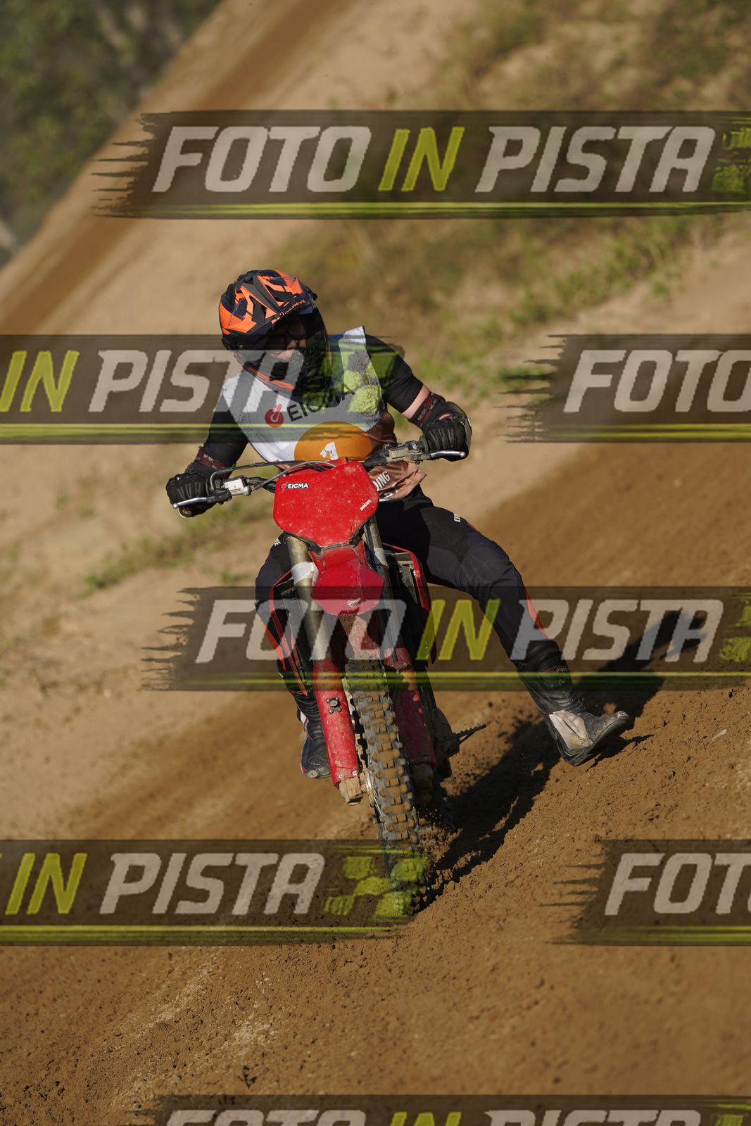 EICMA 19-09 17:00-18:00 · DOS01107