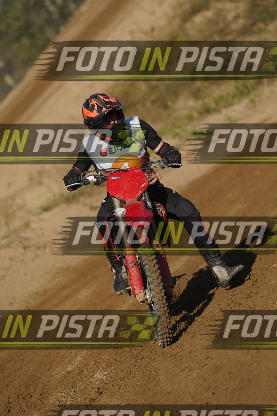 EICMA 19-09 17:00-18:00 · DOS01108