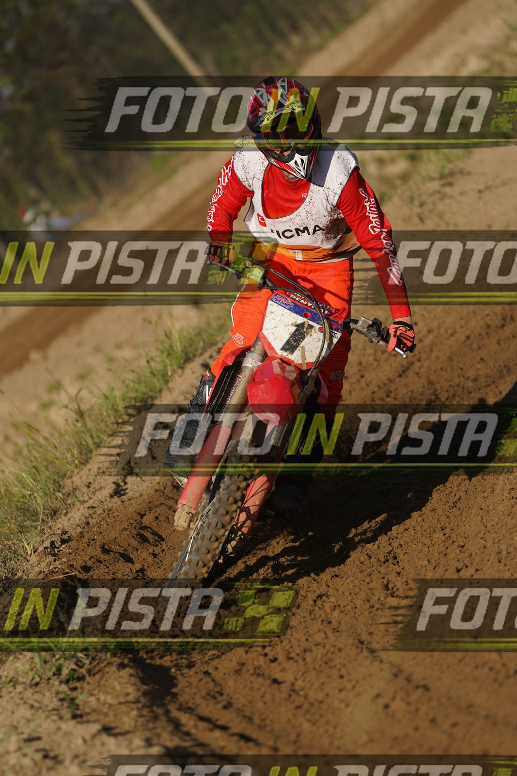 EICMA 19-09 17:00-18:00 · DOS01111