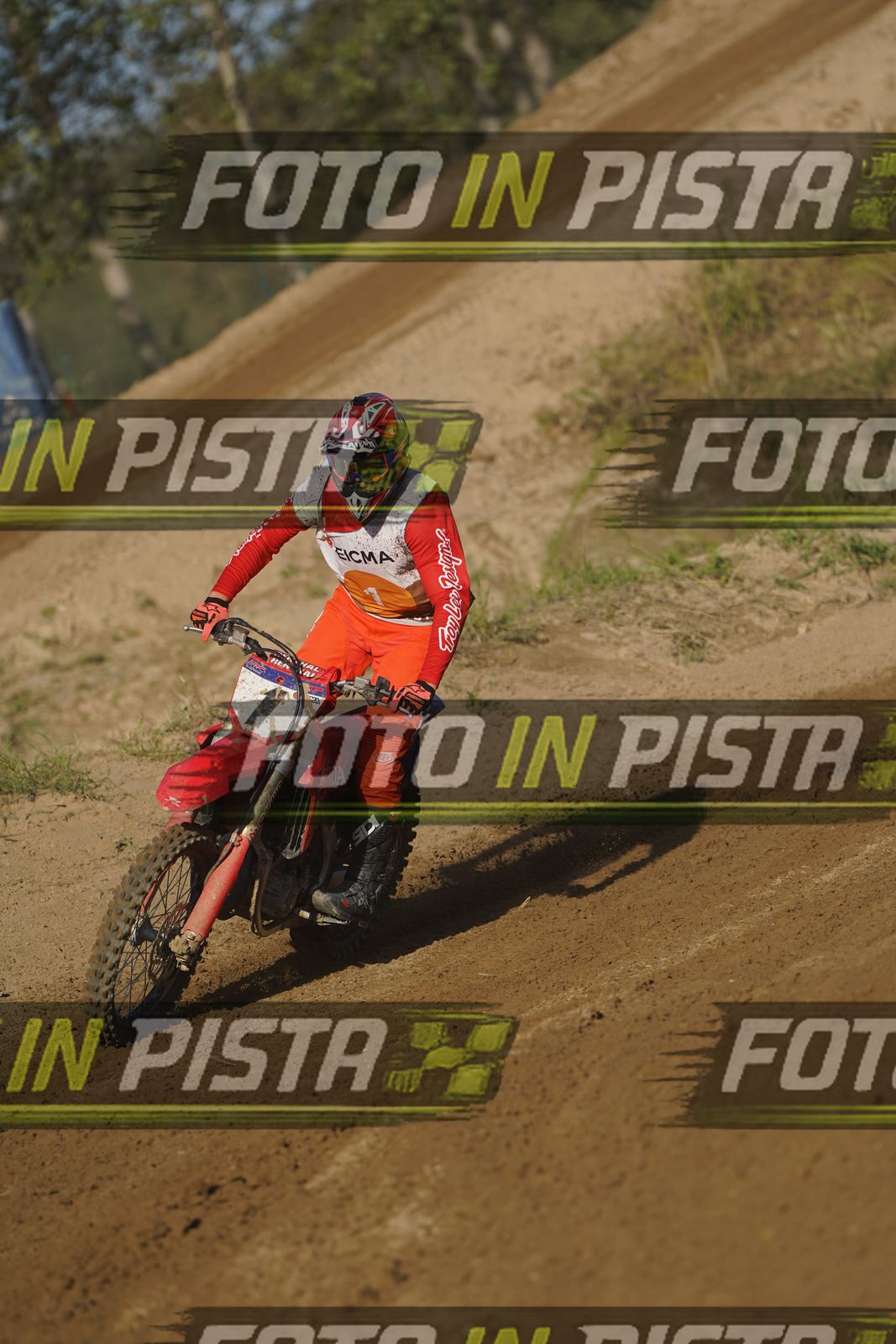 EICMA 19-09 17:00-18:00 · DOS01157