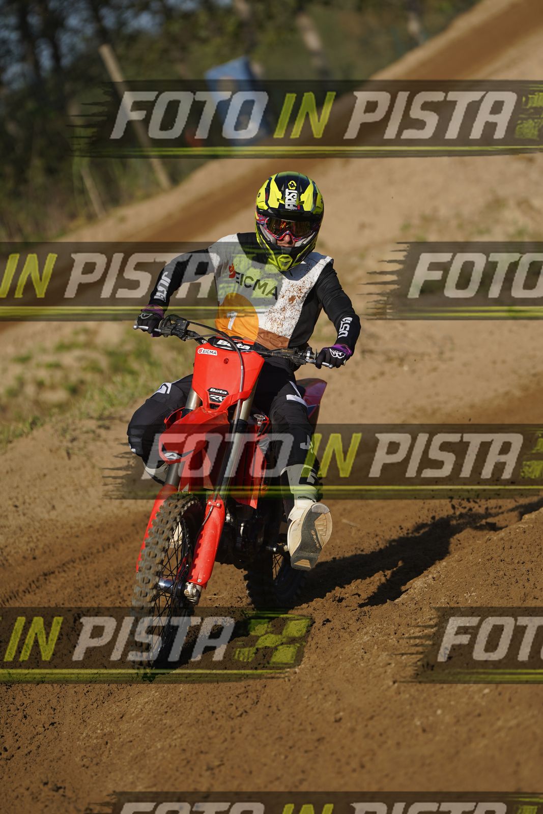 EICMA 19-09 17:00-18:00 · DOS01195