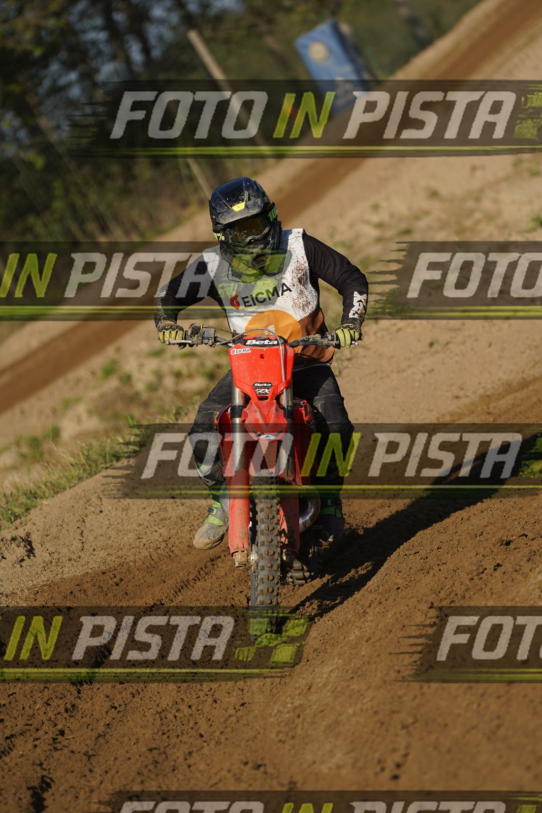 EICMA 19-09 17:00-18:00 · DOS01202