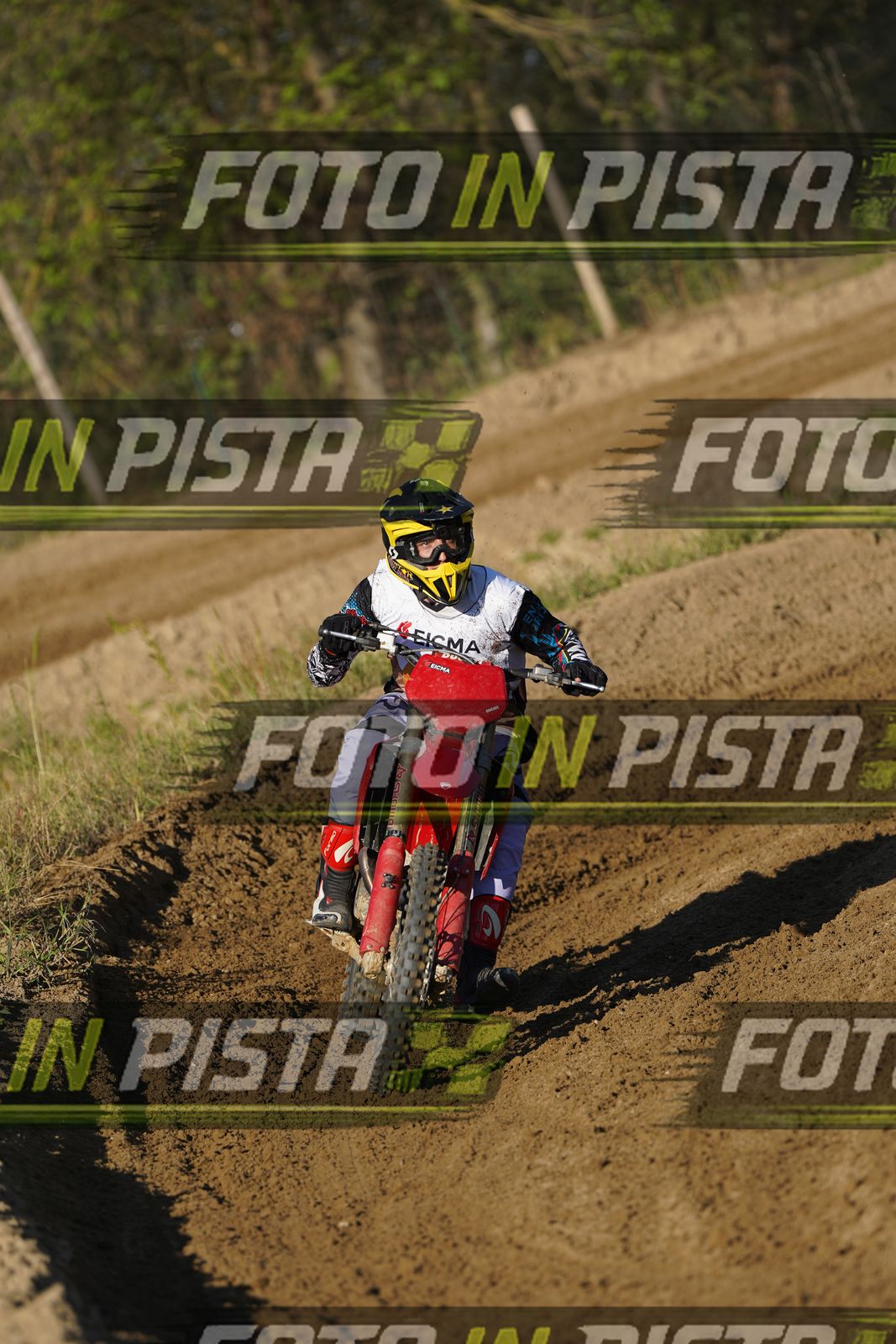 EICMA 19-09 17:00-18:00 · DOS01233