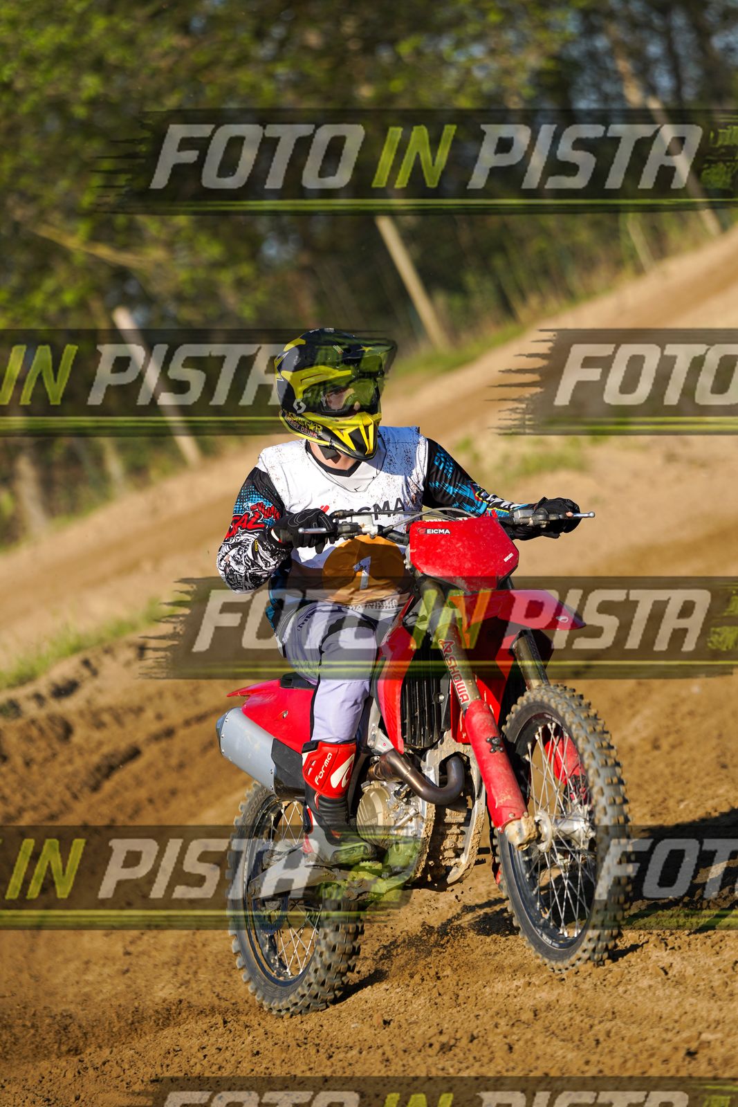 EICMA 19-09 17:00-18:00 · DOS01252