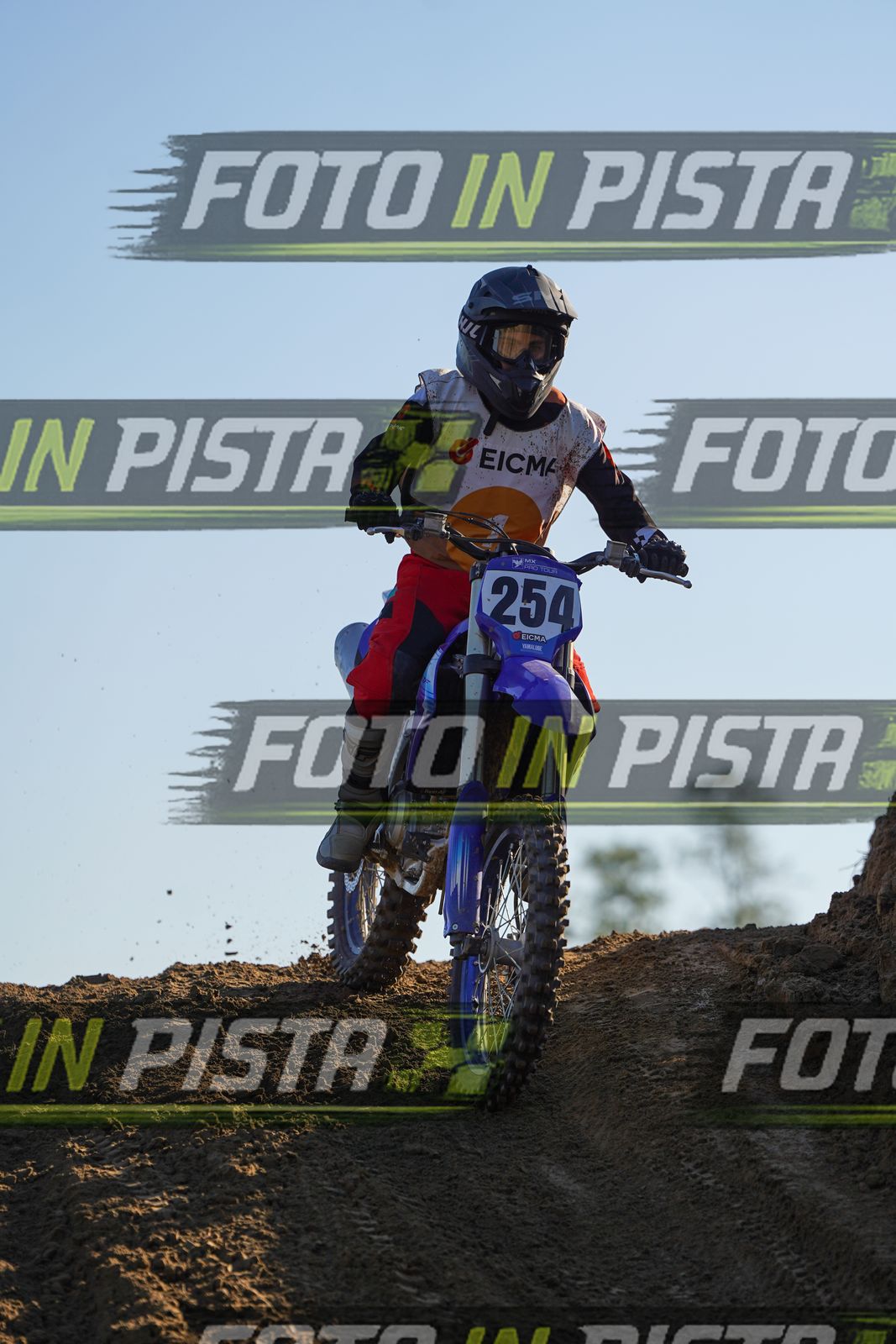 EICMA 19-09 17:00-18:00 · DOS01352