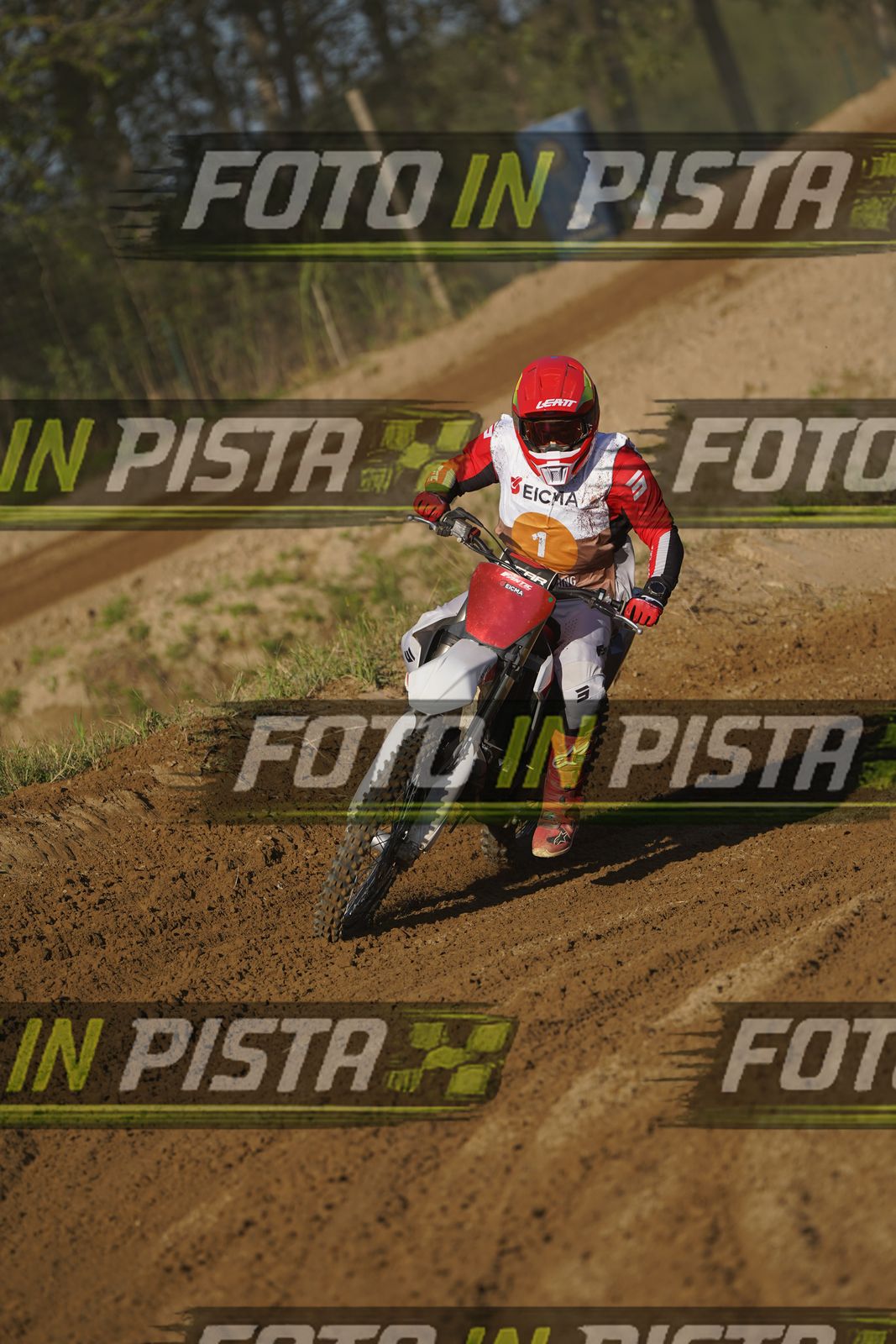 EICMA 19-09 17:00-18:00 · DOS01393