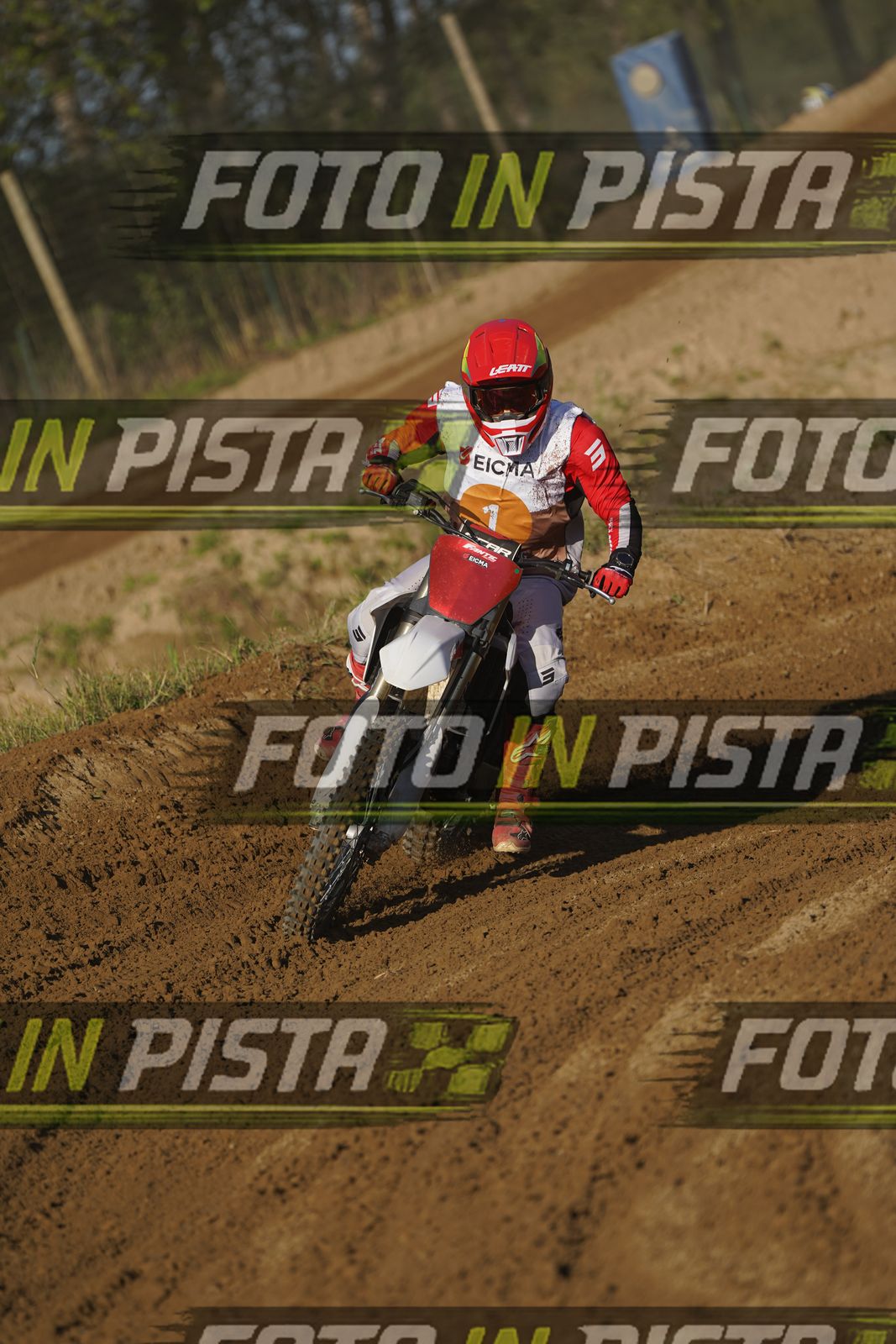 EICMA 19-09 17:00-18:00 · DOS01394