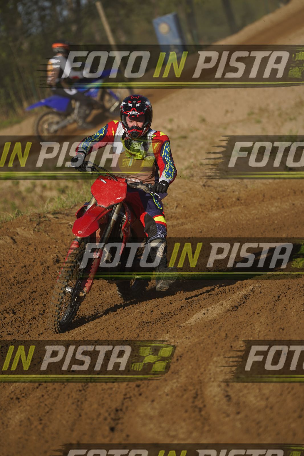 EICMA 19-09 17:00-18:00 · DOS01406