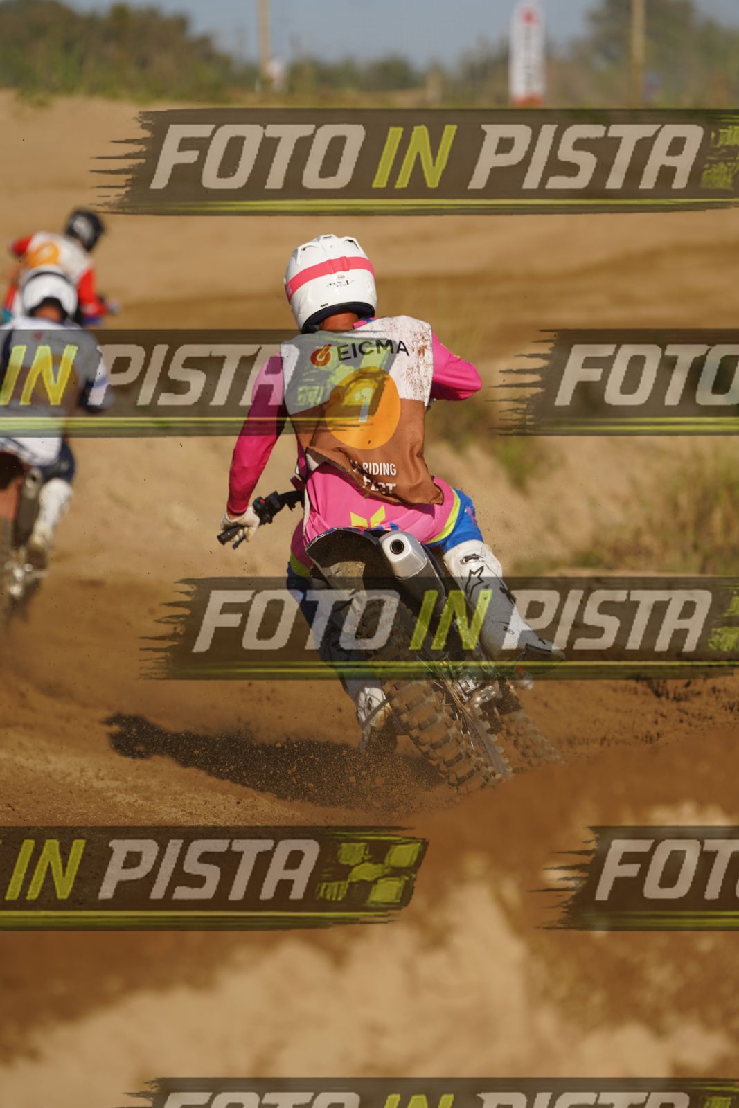EICMA 19-09 17:00-18:00 · DOS01475