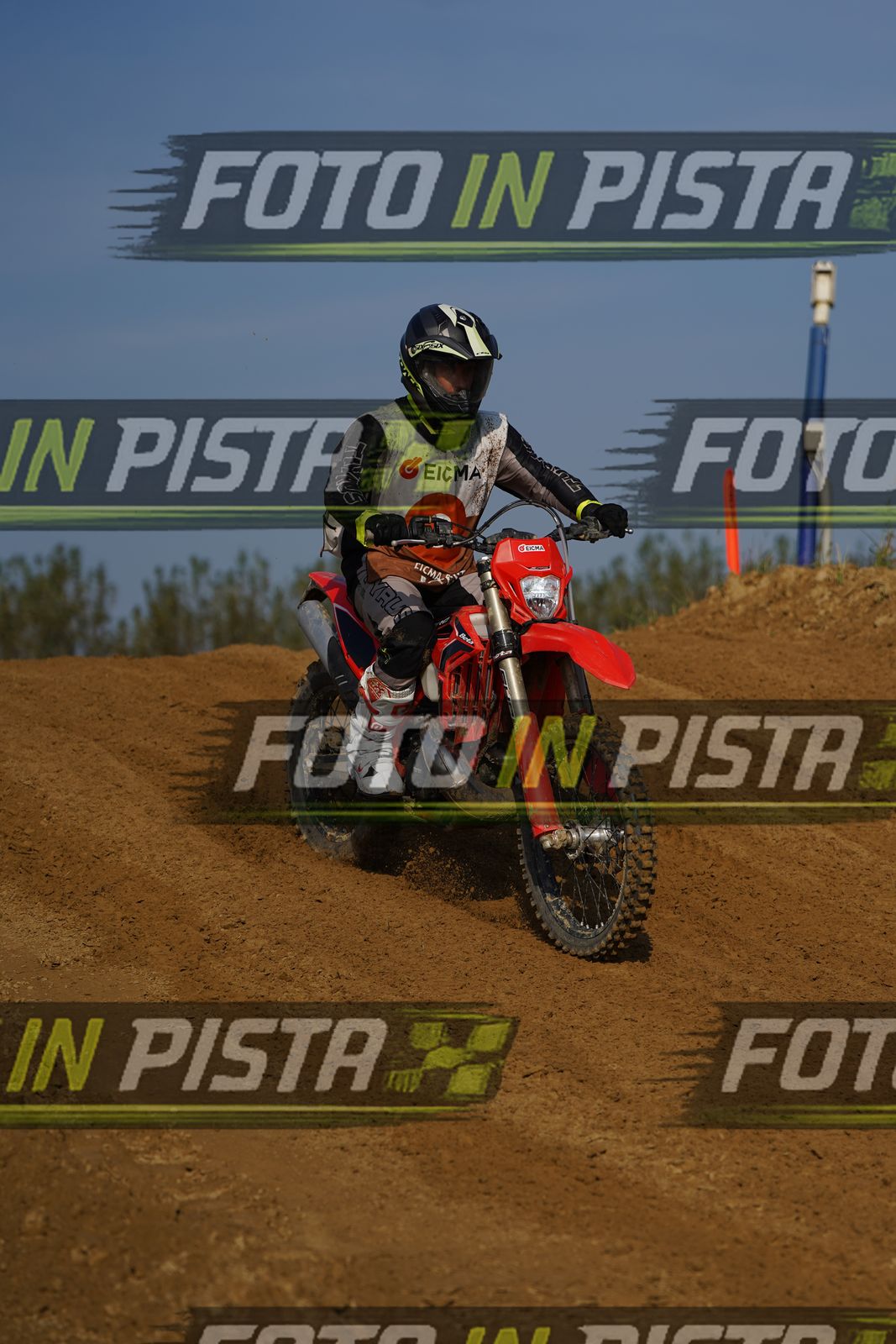 EICMA 20-09 10:00-11:00 · DOS01575