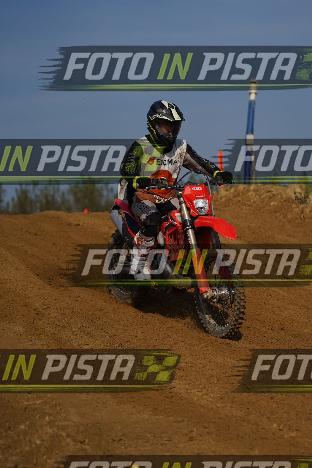 EICMA 20-09 10:00-11:00 · DOS01576