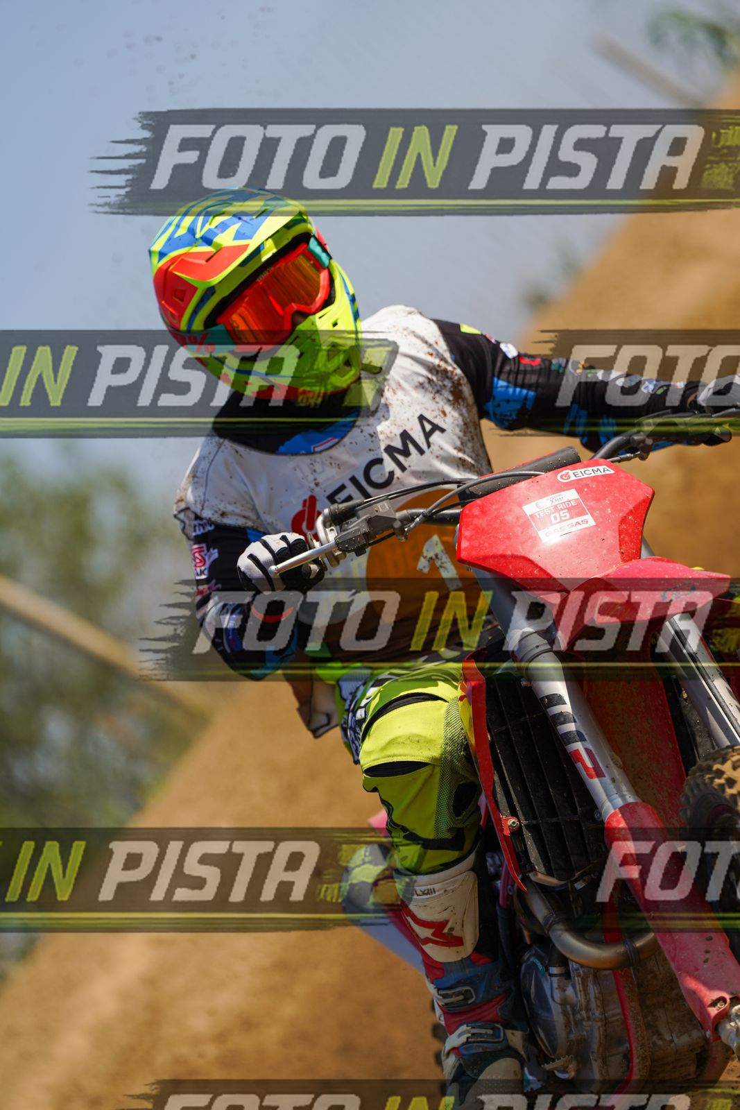 EICMA 20-09 11:00-12:00 · DOS02575