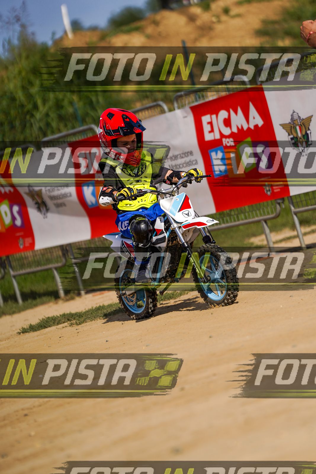 EICMA 20-09 15:00-16:00 · DOS04552