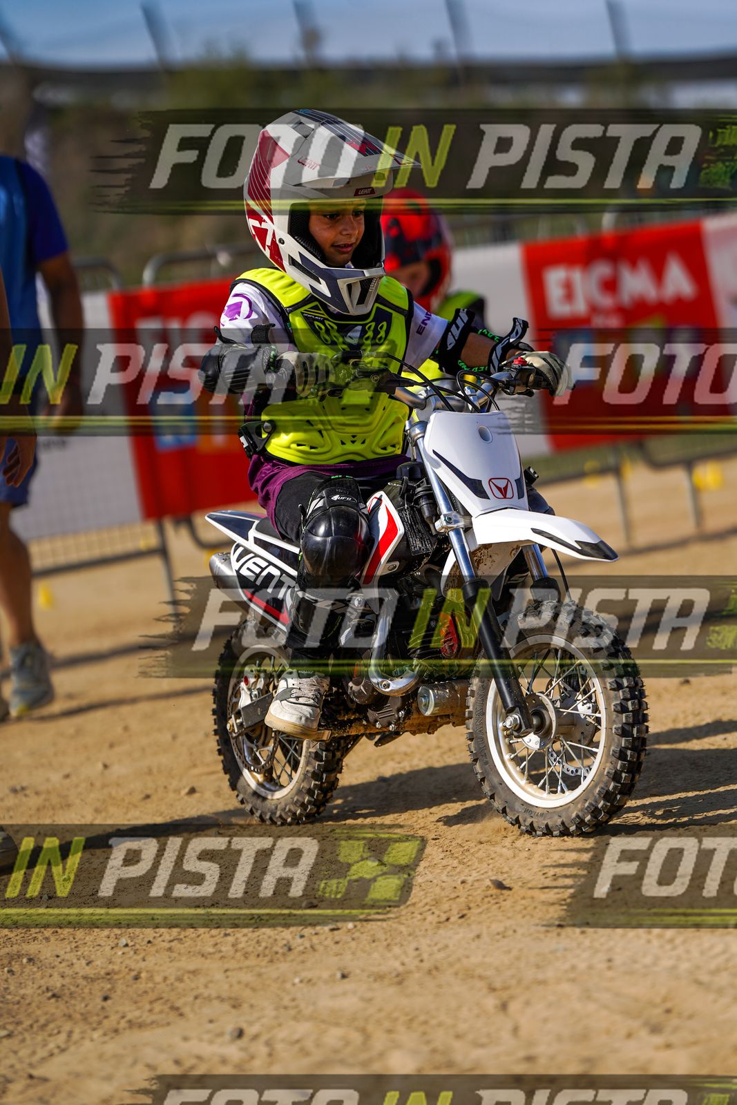 EICMA 20-09 15:00-16:00 · DOS04584