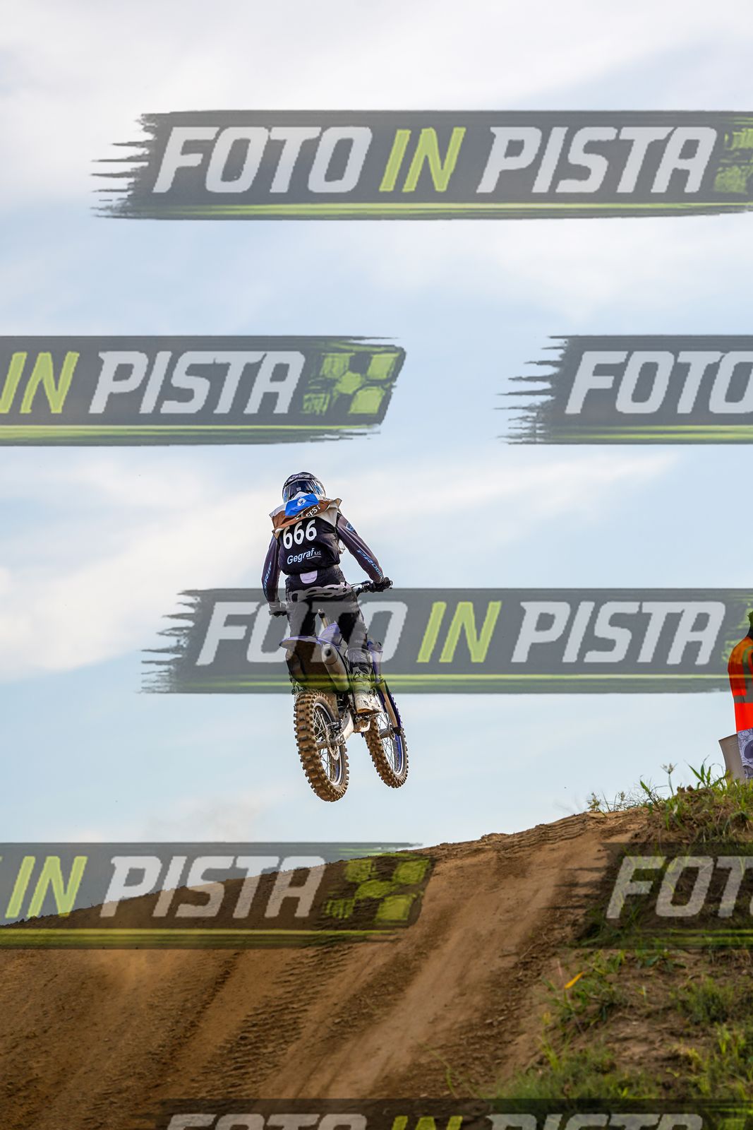 EICMA 20-09 17:00-18:00 · DOS05464