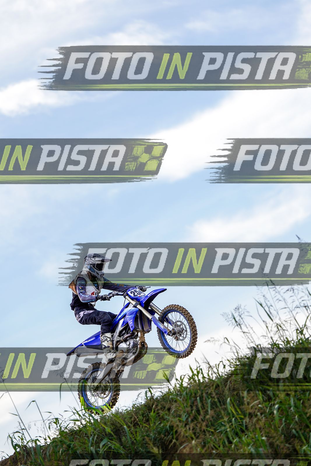 EICMA 20-09 17:00-18:00 · DOS05475