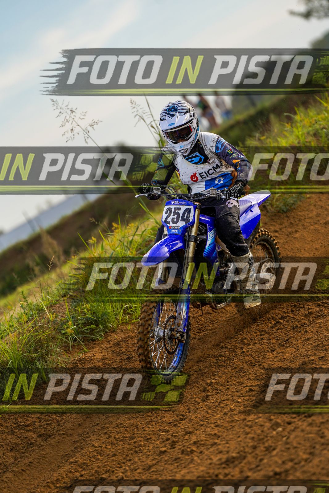 EICMA 20-09 17:00-18:00 · DOS05483
