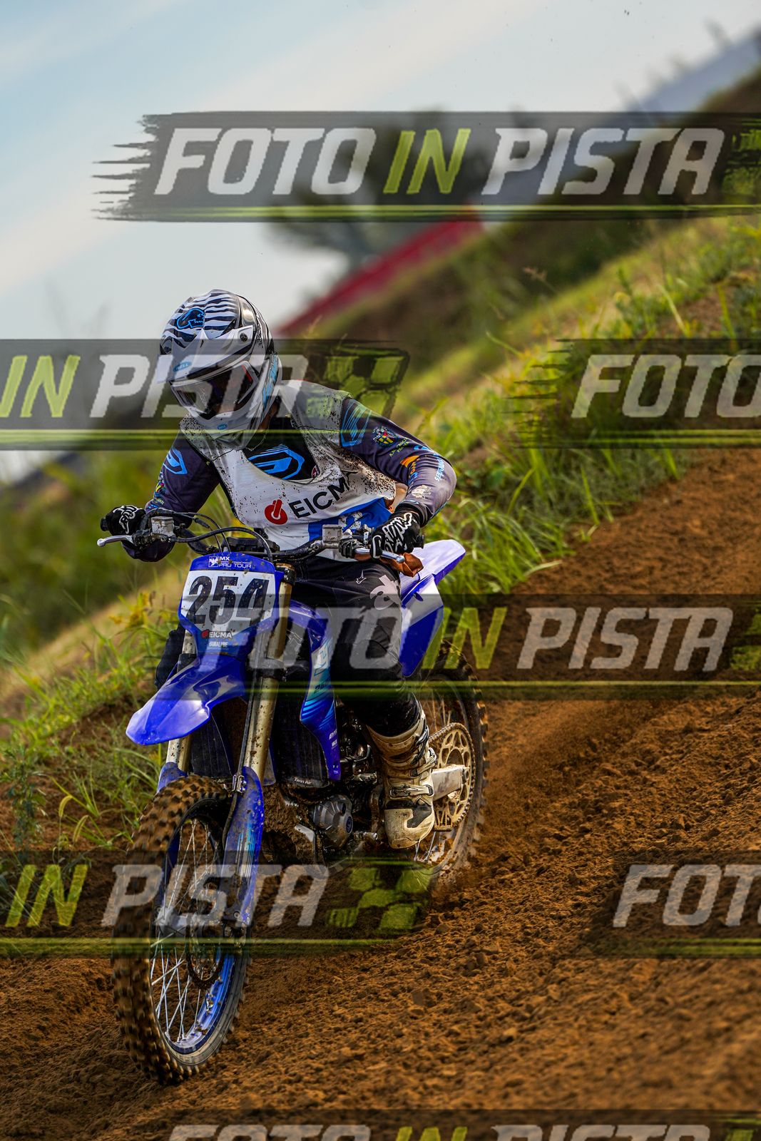 EICMA 20-09 17:00-18:00 · DOS05484