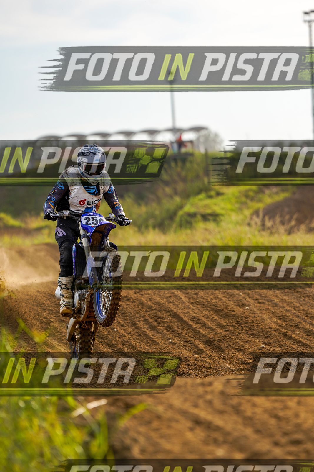 EICMA 20-09 17:00-18:00 · DOS05494