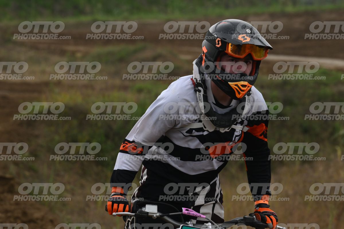 KTM ORANGE WHITE - BLACK WHITE ORANGE SUIT - BLACK ORANGE HELMET · DSH_0001