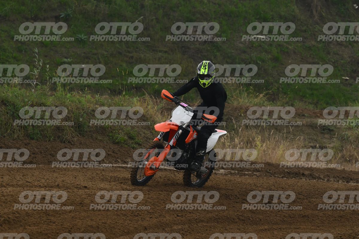 KTM SX ORANGE WHITE - ALL BLACK SUIT - FLUO YELLOW BLACK HELMET · DSH_0003
