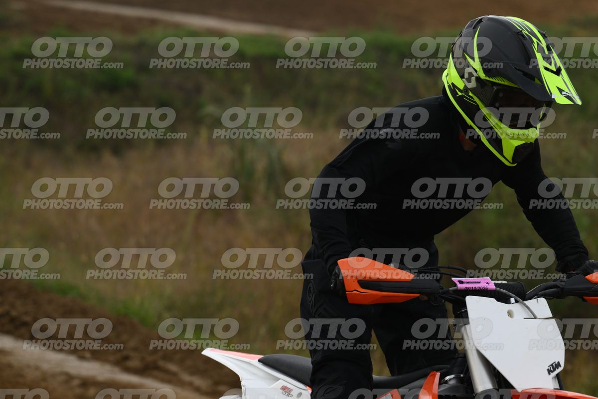 KTM SX ORANGE WHITE - ALL BLACK SUIT - FLUO YELLOW BLACK HELMET · DSH_0016