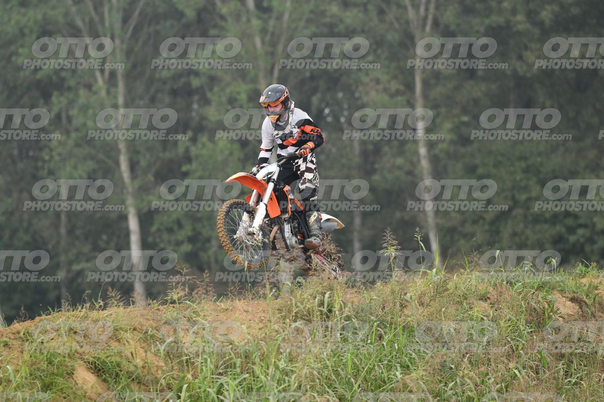 KTM ORANGE WHITE - BLACK WHITE ORANGE SUIT - BLACK ORANGE HELMET · DSH_0024