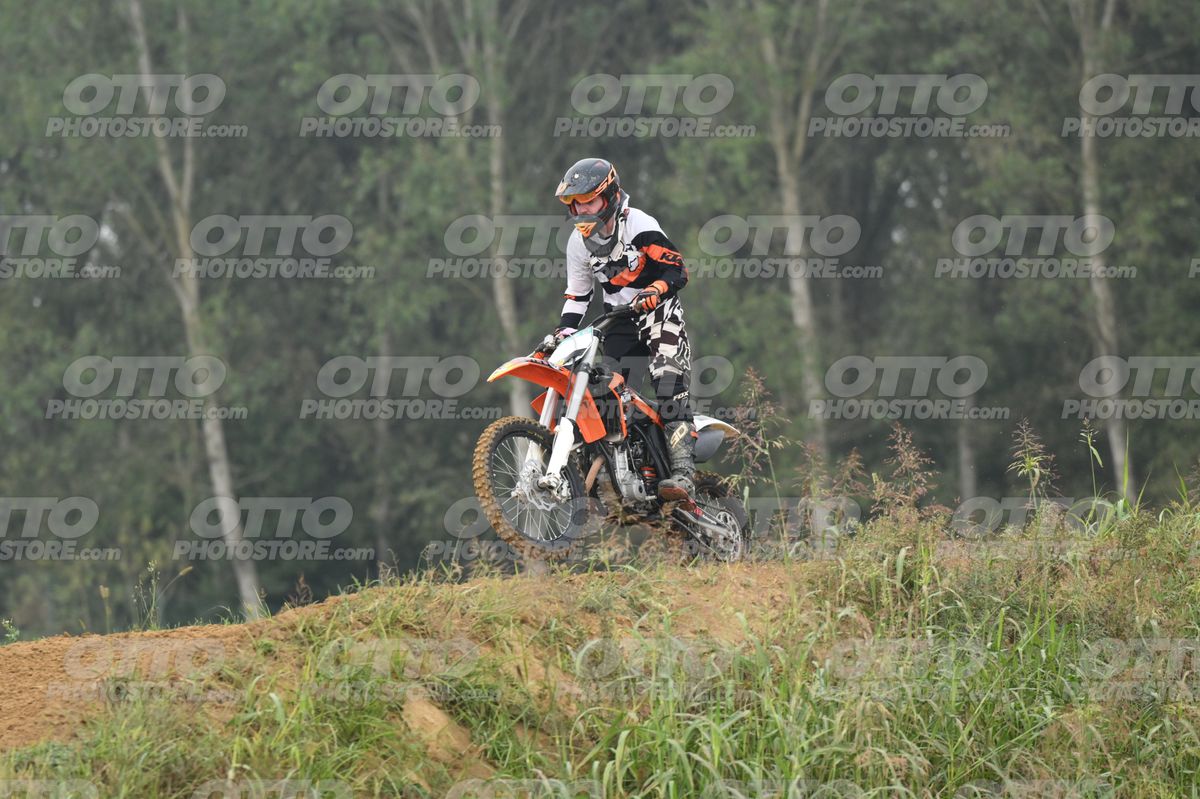 KTM ORANGE WHITE - BLACK WHITE ORANGE SUIT - BLACK ORANGE HELMET · DSH_0026