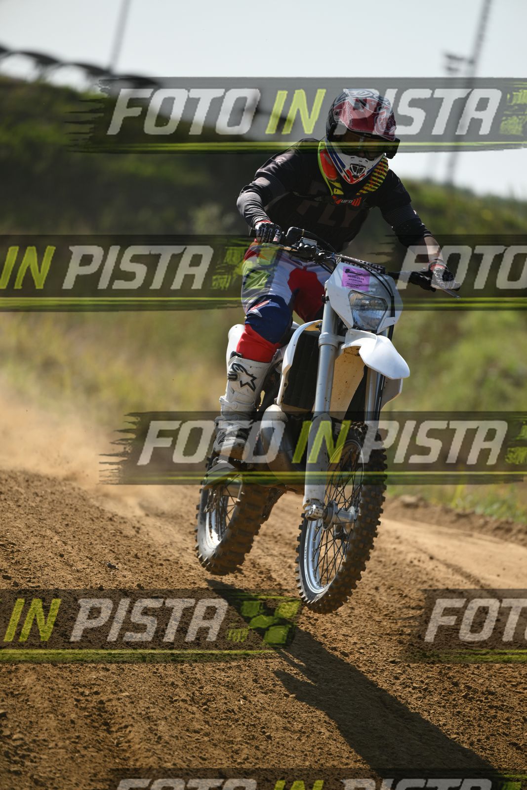 WHITE BIKE - BLACK SHIRT - O'NEAL PANTS · DSH_0099