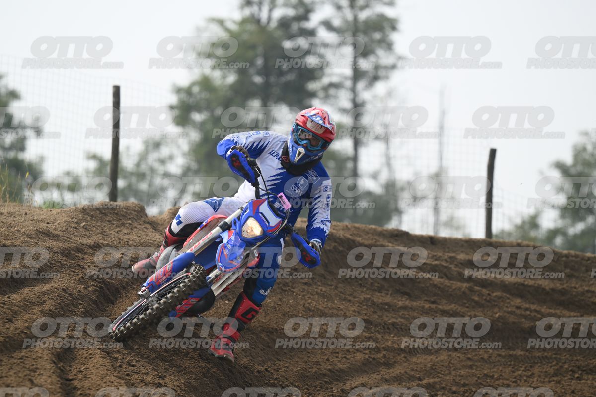 BETA RR BLUE RED WHITE - WHITE BLUE SUIT WITH BLUE GRAPHICS - RED BLUE HELMET · DSH_0109