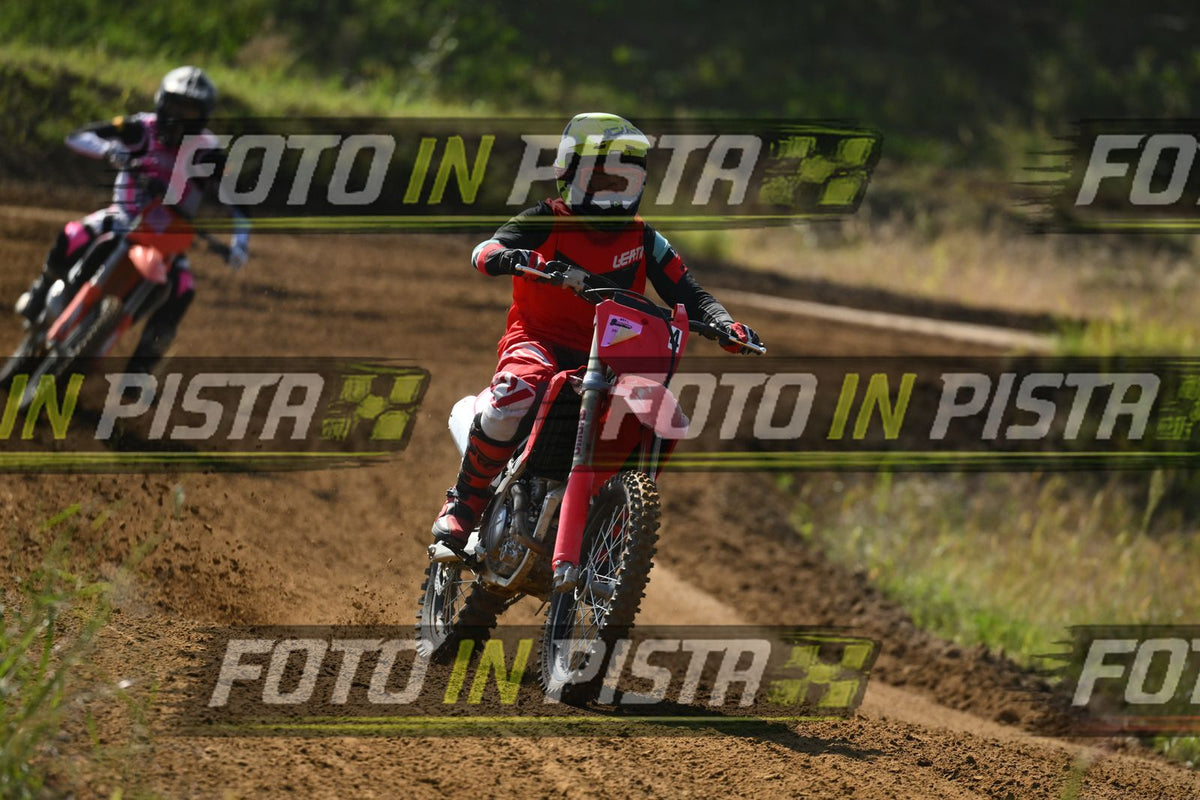 4 RED HONDA YELLOW HELMET · DSH_0159