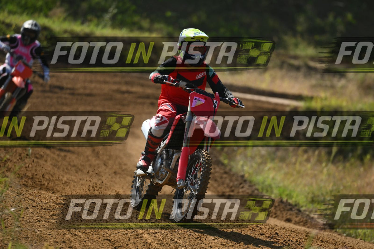 4 RED HONDA YELLOW HELMET · DSH_0160