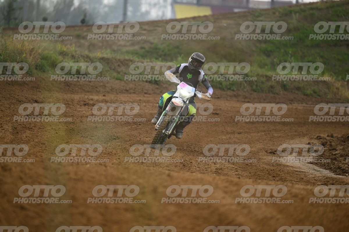 WHITE BIKE WITH PINK NUMBER PLATE - BLACK GREY FLUO GREEN FOX SUIT WITH FLUO YELLOW GREEN TEAL PANTS - BLACK GREY HELMET · DSH_0171