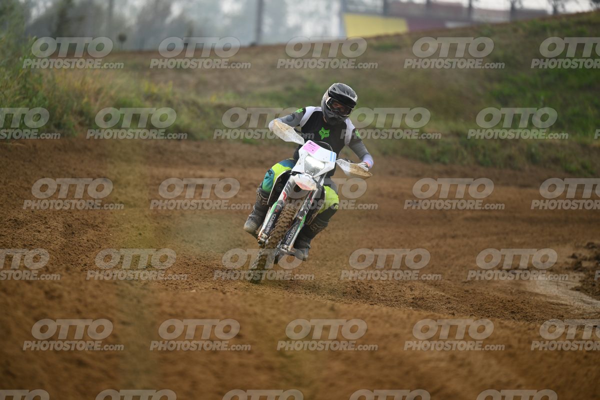 WHITE BIKE WITH PINK NUMBER PLATE - BLACK GREY FLUO GREEN FOX SUIT WITH FLUO YELLOW GREEN TEAL PANTS - BLACK GREY HELMET · DSH_0172